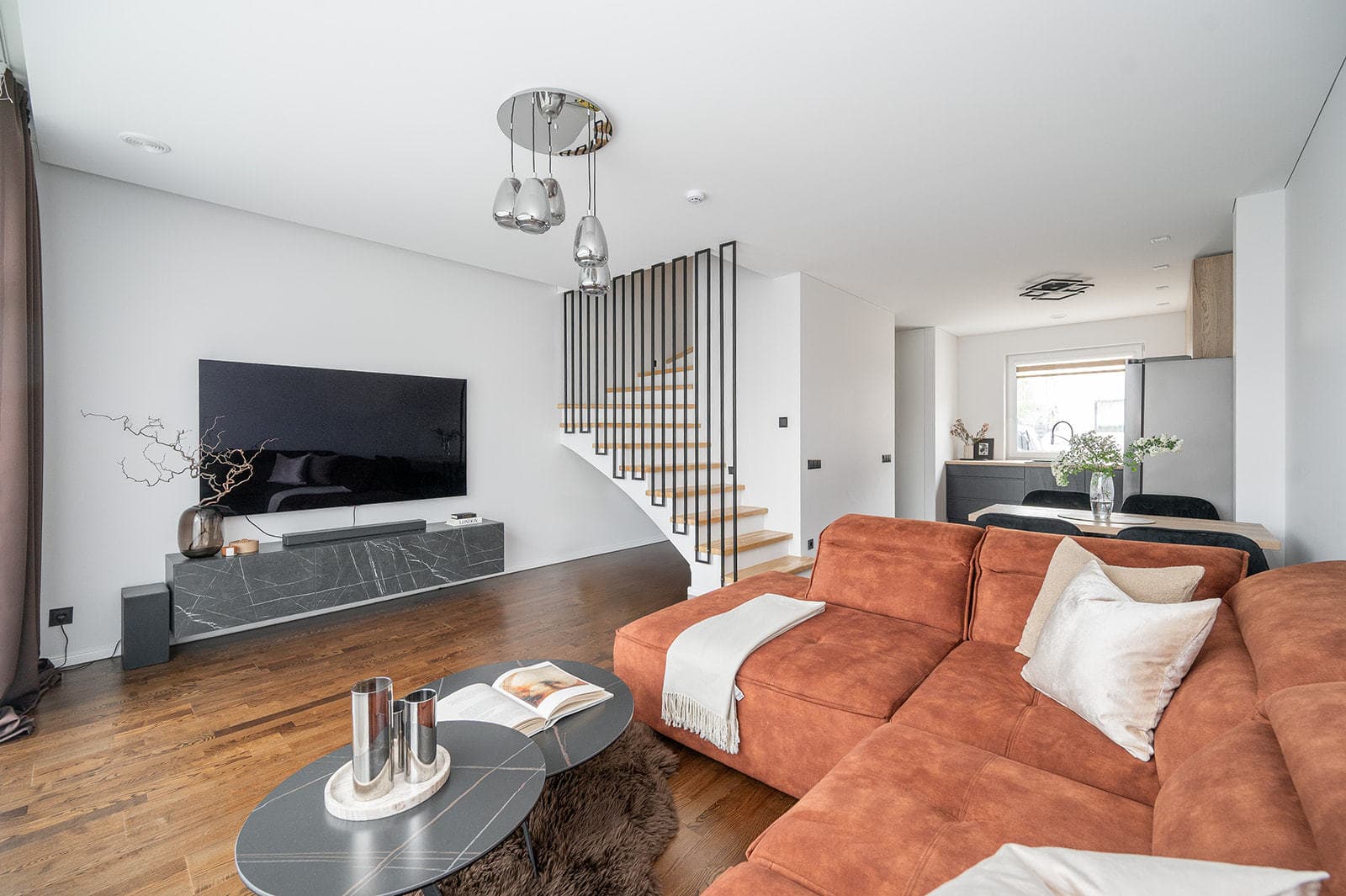 Vilniaus m. sav., Vilniaus m., Pavilnys, Alfonso Lipniūno g.